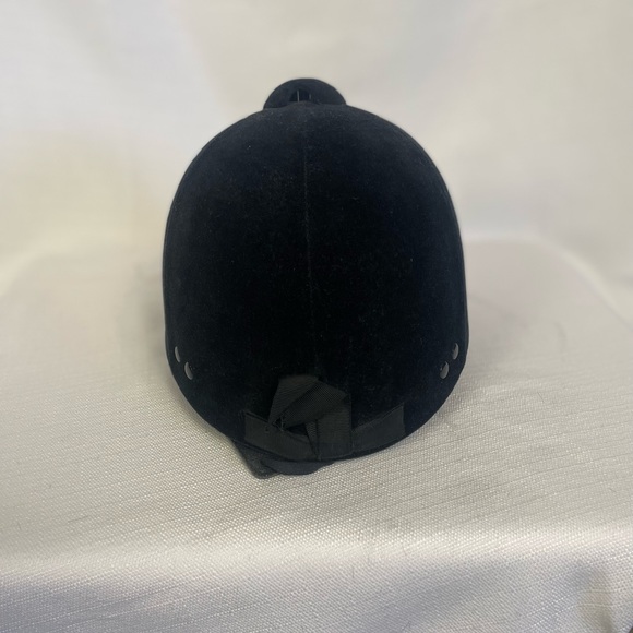 English riding helmet with chin strap - Picture 3 of 11